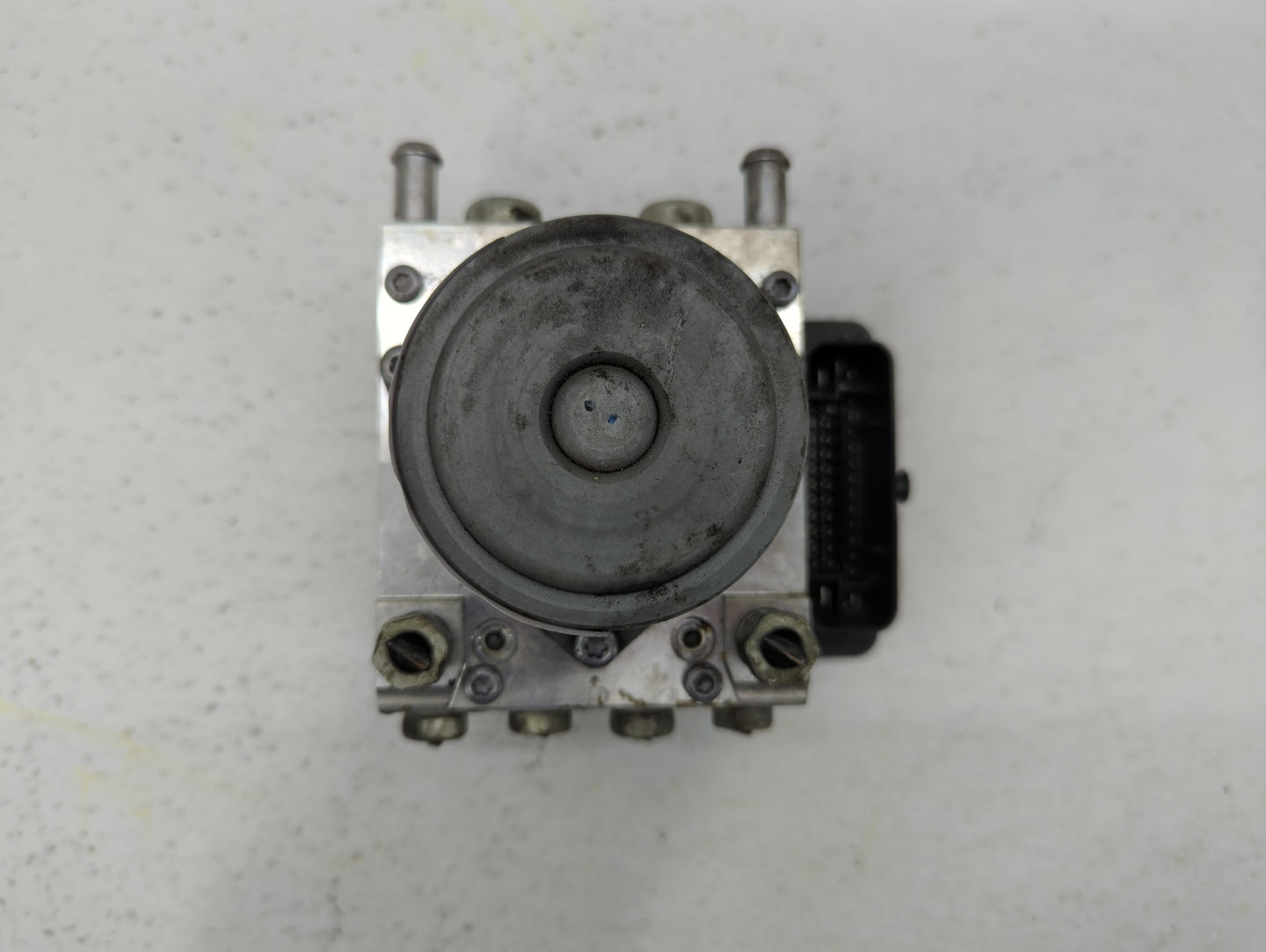 2014-2016 Chevrolet Impala ABS Pump Control Module Replacement P/N:23227331 Fits Fits 2014 2015 2016 OEM Used Auto Parts - O