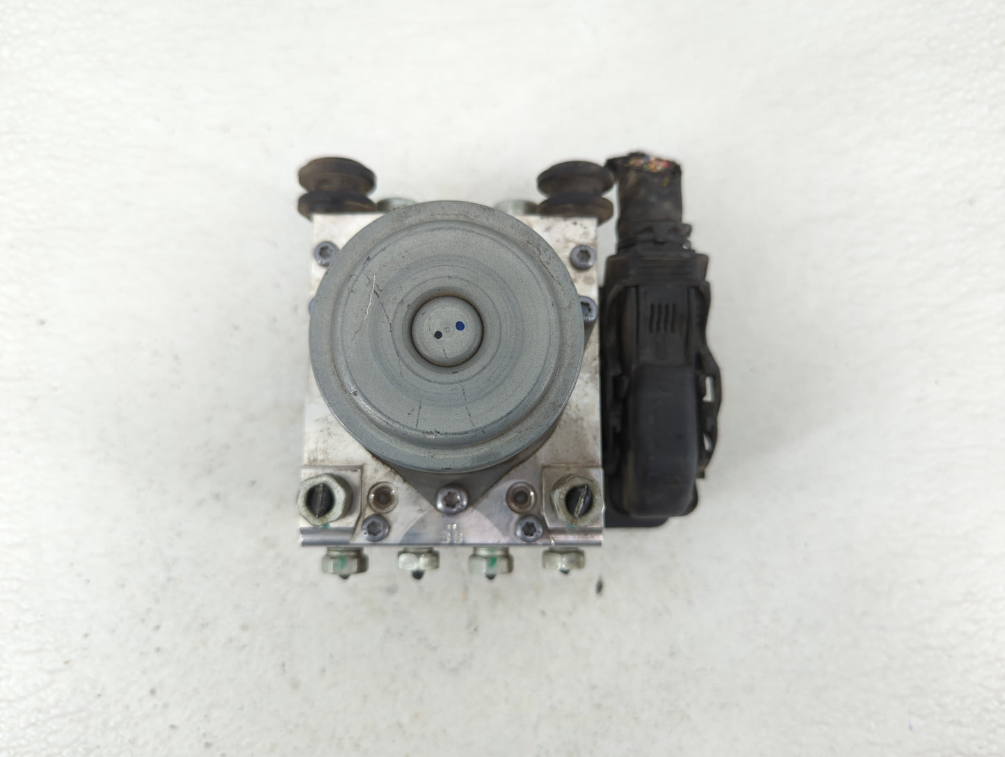2014-2016 Chevrolet Impala ABS Pump Control Module Replacement P/N:23227331 Fits Fits 2014 2015 2016 OEM Used Auto Parts - O