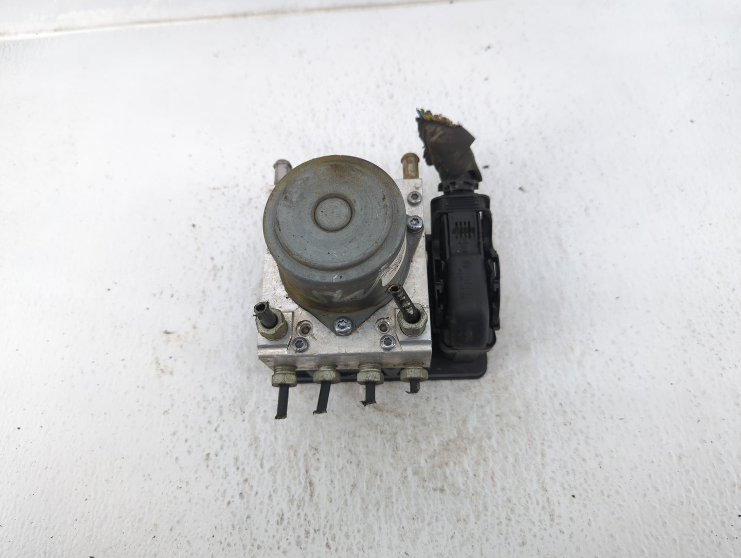 2014-2016 Chevrolet Impala ABS Pump Control Module Replacement P/N:23492832 Fits Fits 2014 2015 2016 OEM Used Auto Parts - O