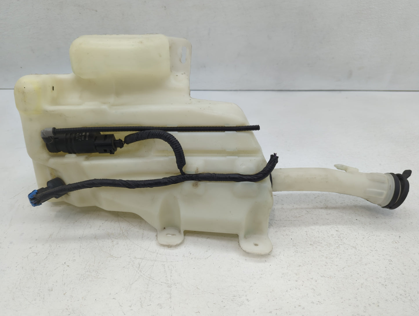 2014-2020 Chevrolet Impala Windshield Washer Fluid Reservoir Bottle Oem - Oemusedautoparts1.com