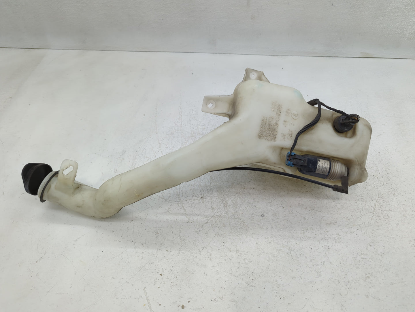 2006-2016 Chevrolet Impala Windshield Washer Fluid Reservoir Bottle Oem - Oemusedautoparts1.com