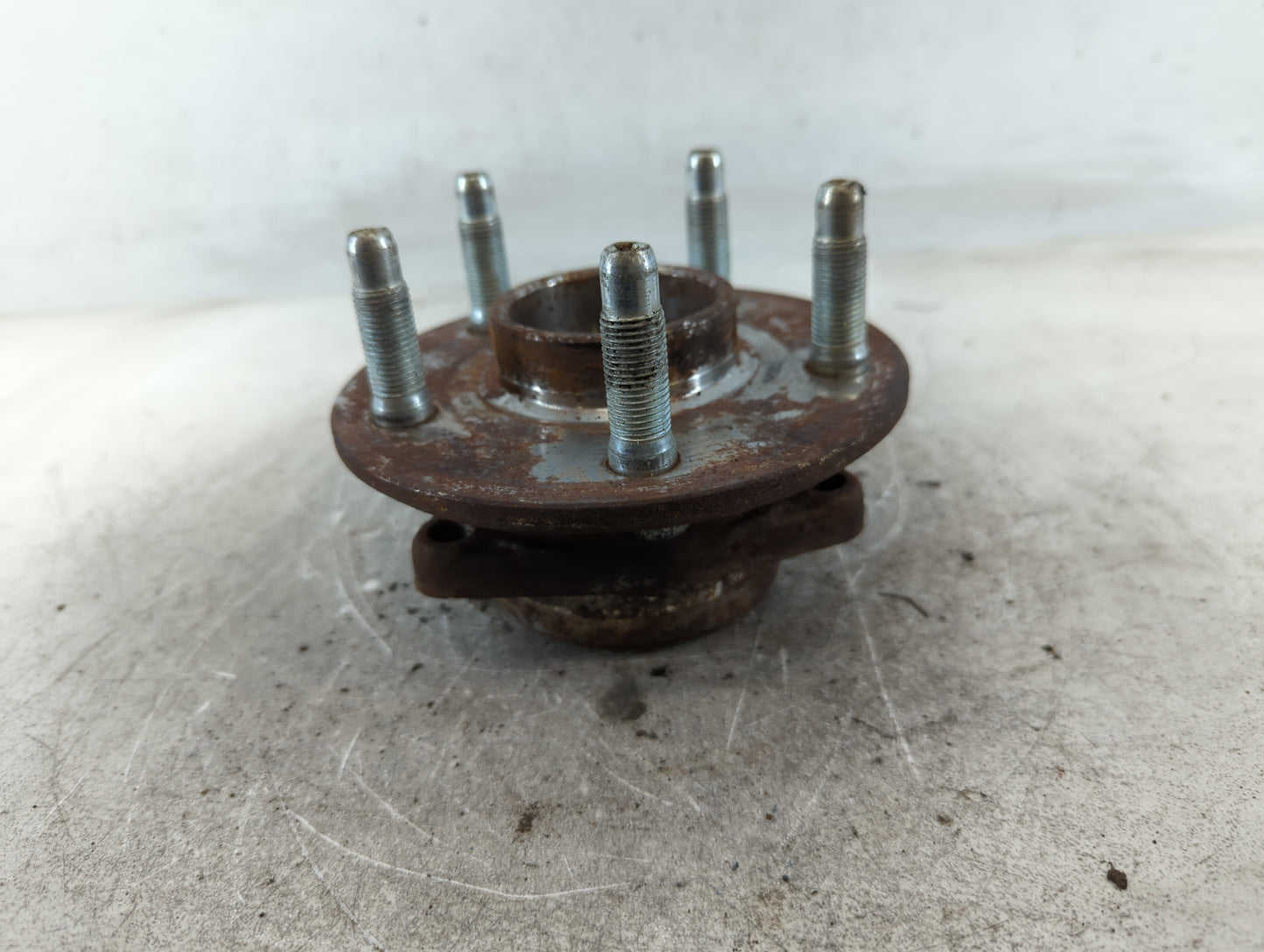 2014-2020 Chevrolet Impala Driver Front Wheel Hub Oem 701091 - Oemusedautoparts1.com