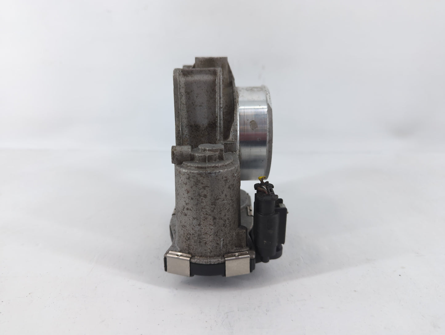 2014-2015 Chevrolet Impala Throttle Body P/N:12670839AA Fits Fits 2013 2014 2015 2017 2018 2019 2020 OEM Used Auto Parts - O