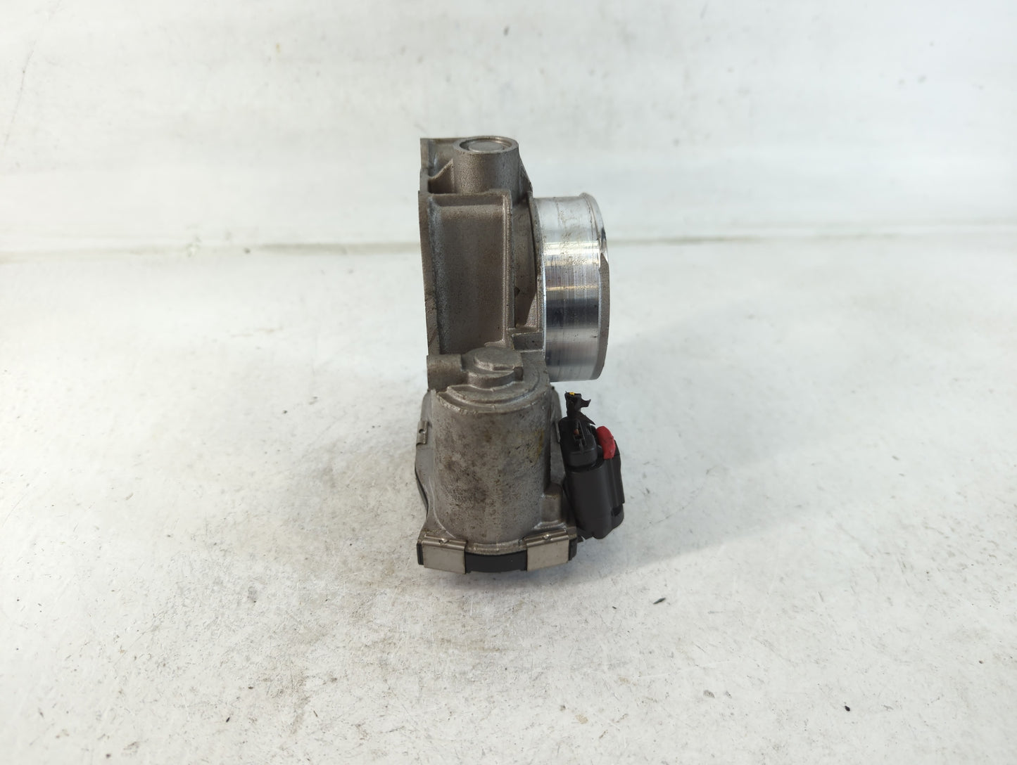 2014-2015 Chevrolet Impala Throttle Body P/N:12627217DA Fits Fits 2013 2014 2015 2017 2018 2019 2020 OEM Used Auto Parts - O