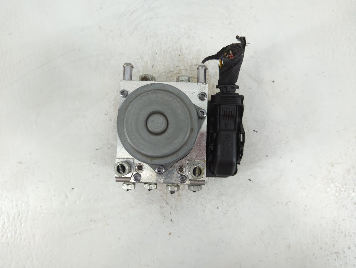 2014-2016 Chevrolet Impala ABS Pump Control Module Replacement P/N:23227331 Fits Fits 2014 2015 2016 OEM Used Auto Parts - O