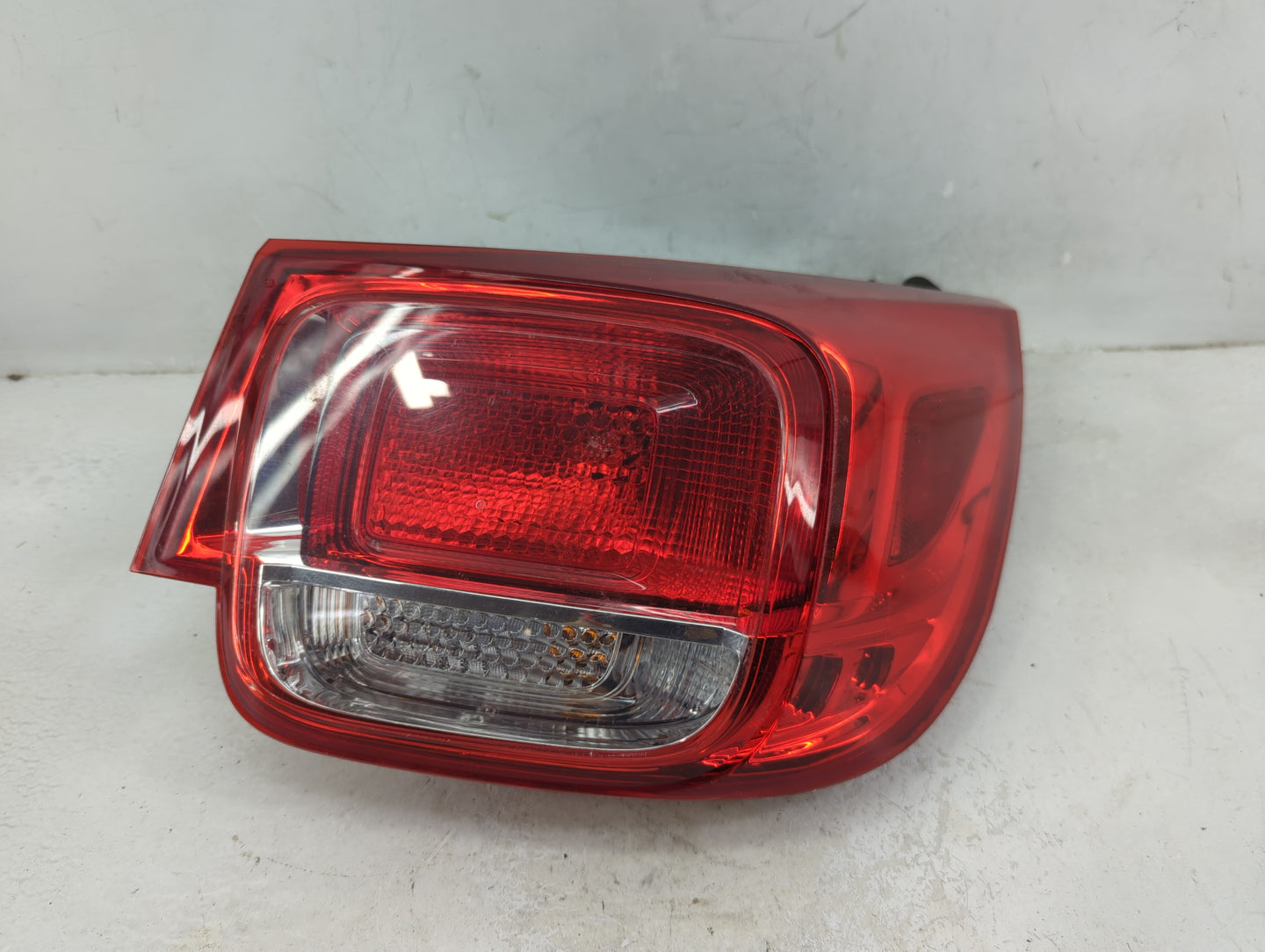 2013-2016 Chevrolet Malibu Tail Light Assembly Passenger Right OEM Fits Fits 2013 2014 2015 2016 OEM Used Auto Parts - Oemus