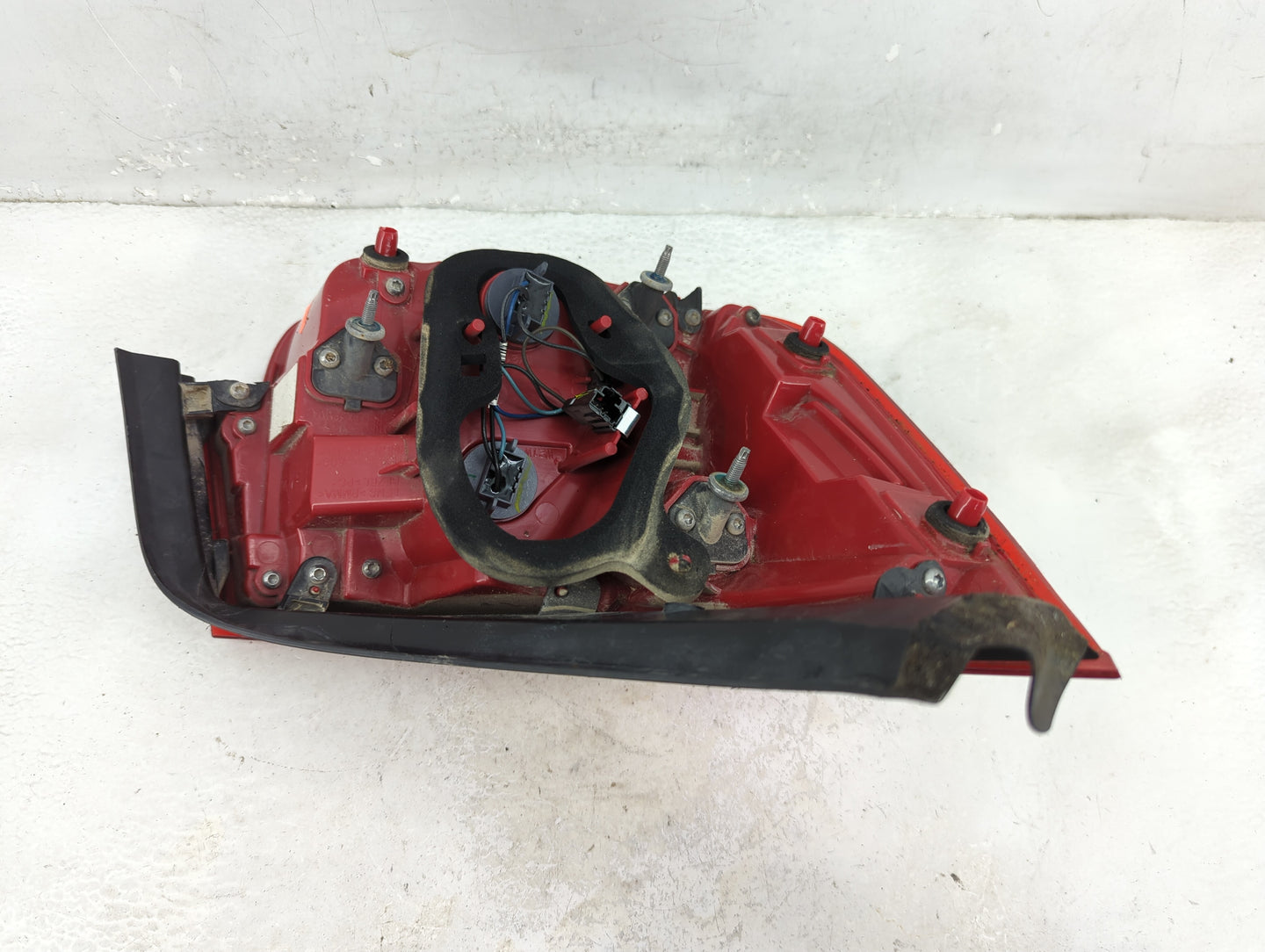 2013-2016 Chevrolet Malibu Tail Light Assembly Passenger Right OEM Fits Fits 2013 2014 2015 2016 OEM Used Auto Parts - Oemus
