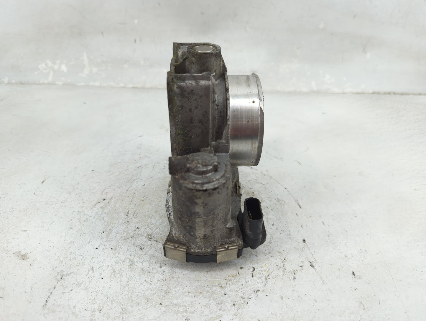 2013-2015 Chevrolet Malibu Throttle Body Fits Fits 2013 2014 2015 2017 2018 2019 2020 OEM Used Auto Parts - Oemusedautoparts