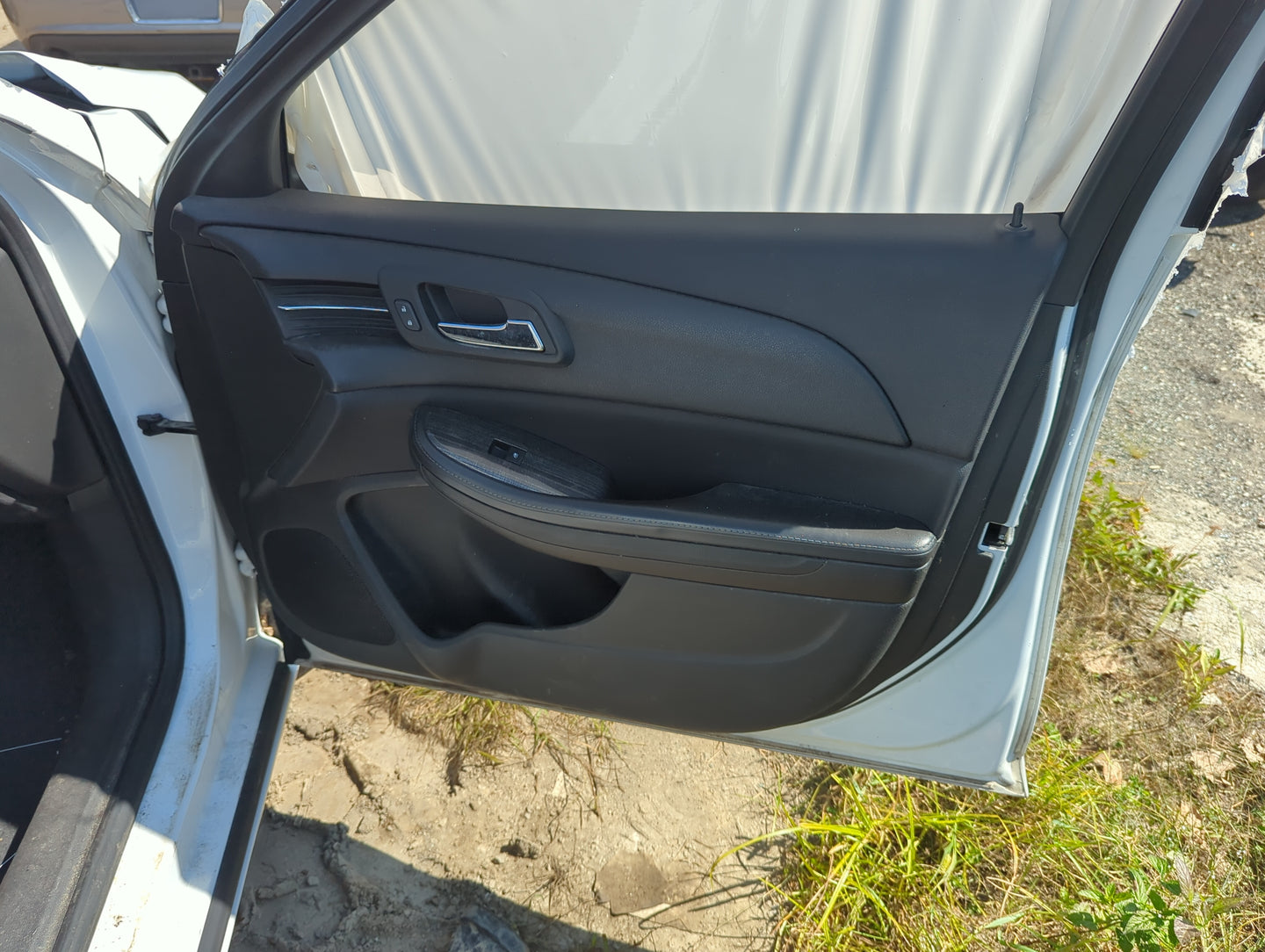 2015 Chevrolet Malibu Front Right Passenger Interior Door Panel Trim - Oemusedautoparts1.com