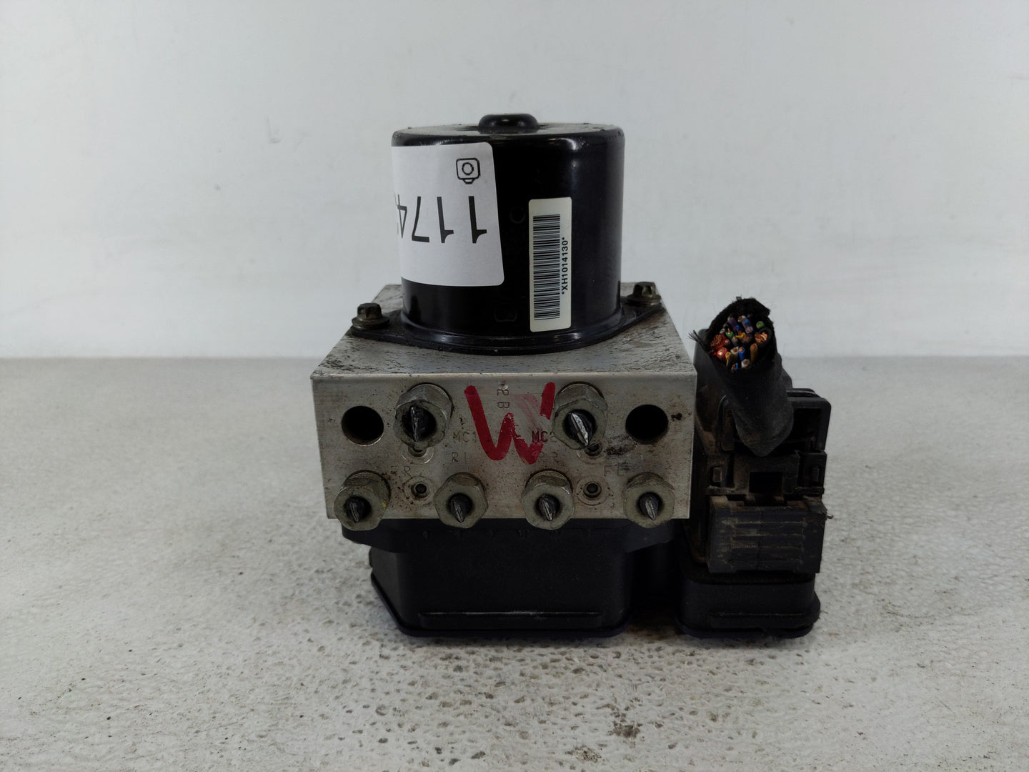 2013-2016 Chevrolet Malibu ABS Pump Control Module Replacement P/N:22888646 Fits Fits 2012 2013 2014 2015 2016 OEM Used Auto