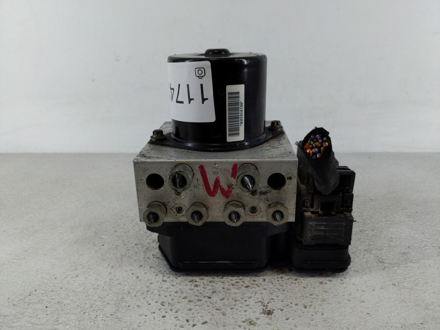 2013-2016 Chevrolet Malibu ABS Pump Control Module Replacement P/N:22888646 Fits Fits 2012 2013 2014 2015 2016 OEM Used Auto