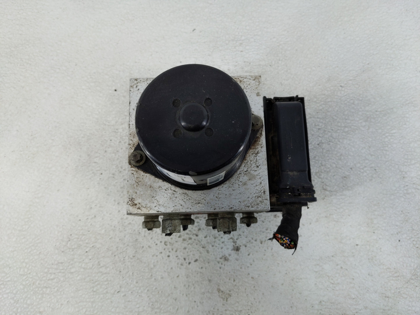 2013-2016 Chevrolet Malibu ABS Pump Control Module Replacement P/N:22888646 Fits Fits 2012 2013 2014 2015 2016 OEM Used Auto
