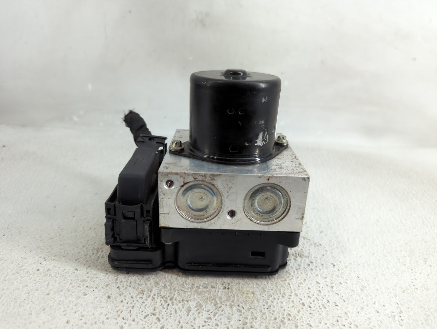 2013-2016 Chevrolet Malibu ABS Pump Control Module Replacement P/N:22863598 Fits Fits 2012 2013 2014 2015 2016 OEM Used Auto