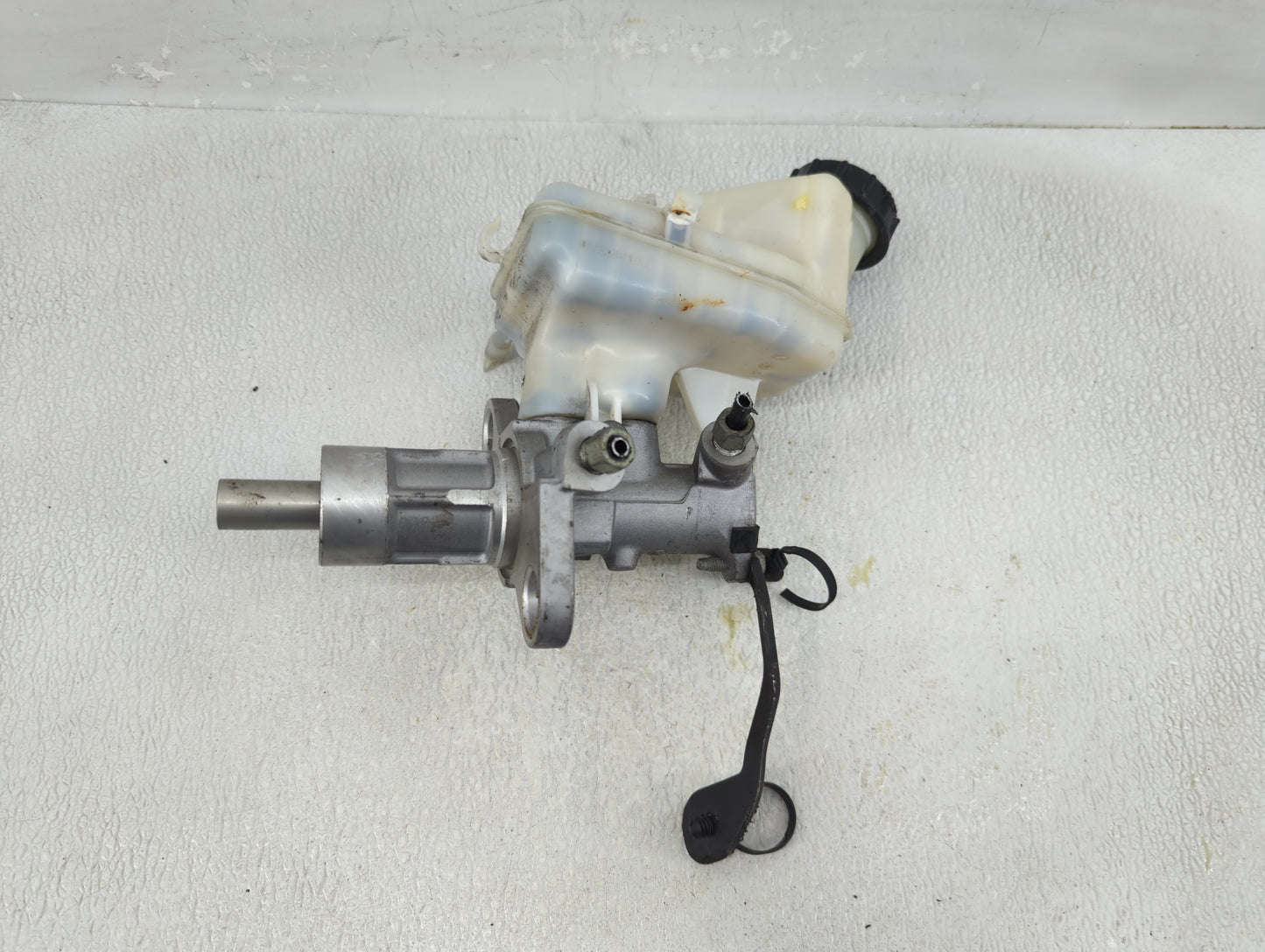 2013-2016 Chevrolet Malibu Brake Master Cylinder - Oemusedautoparts1.com
