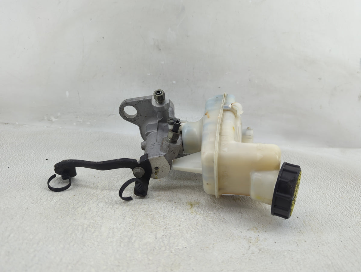 2013-2016 Chevrolet Malibu Brake Master Cylinder 1276213 - Oemusedautoparts1.com