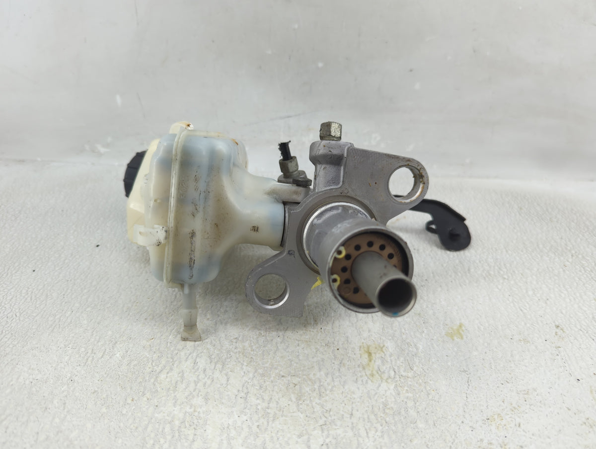 2013-2016 Chevrolet Malibu Brake Master Cylinder 1276213 - Oemusedautoparts1.com