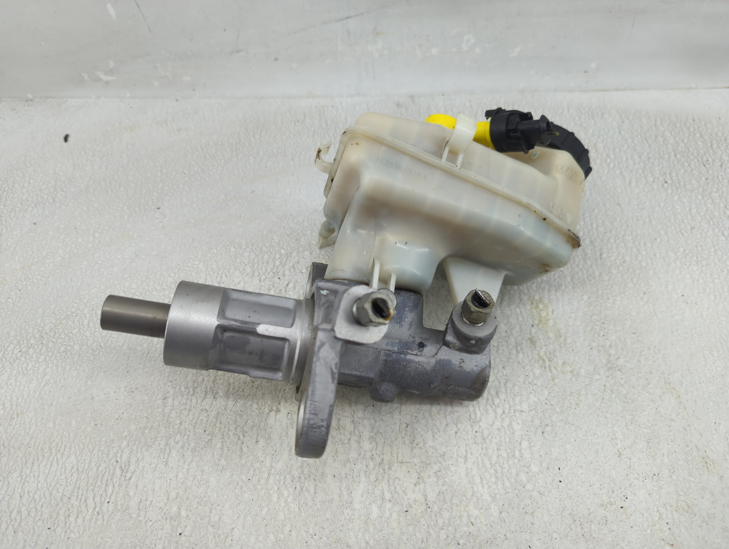 2013-2016 Chevrolet Malibu Brake Master Cylinder - Oemusedautoparts1.com