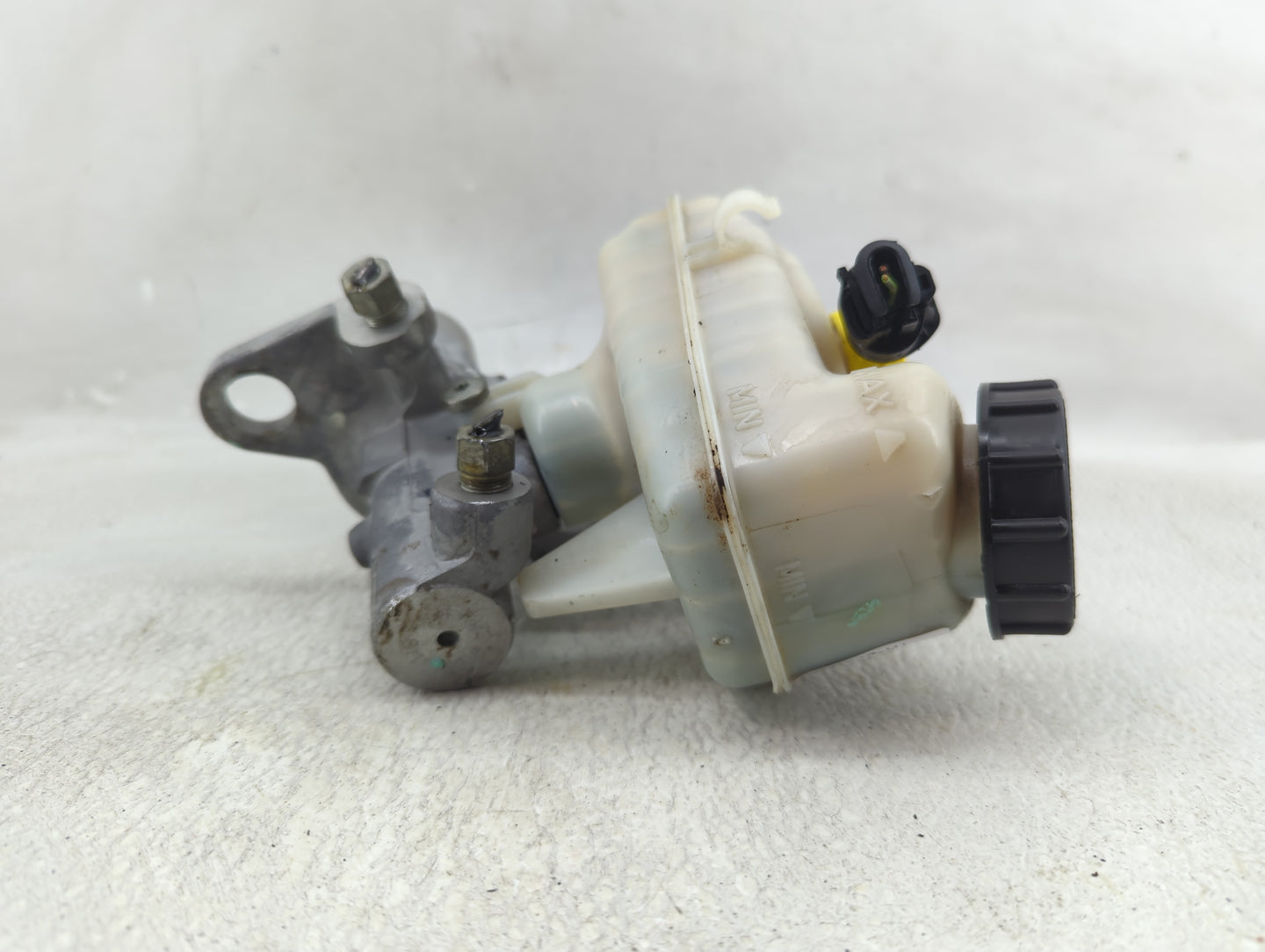 2013-2016 Chevrolet Malibu Brake Master Cylinder - Oemusedautoparts1.com