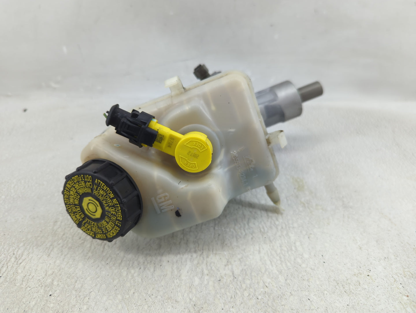 2013-2016 Chevrolet Malibu Brake Master Cylinder - Oemusedautoparts1.com