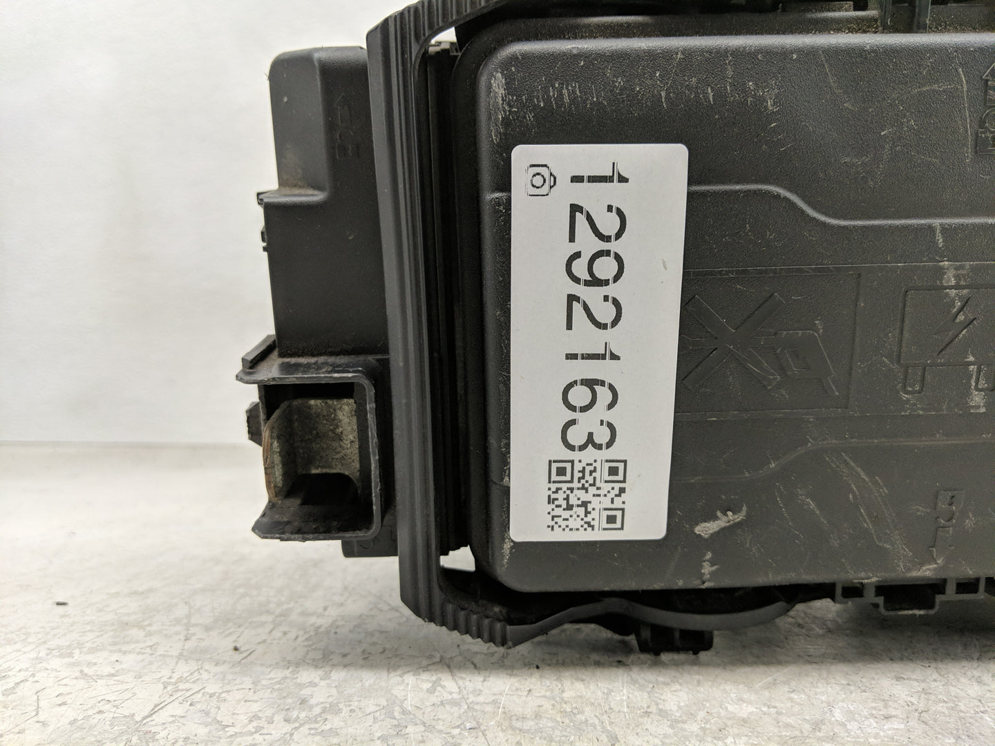 2014-2016 Chevrolet Malibu Fusebox Fuse Box Panel Relay Module Fits Fits 2014 2015 2016 OEM Used Auto Parts - Oemusedautopar