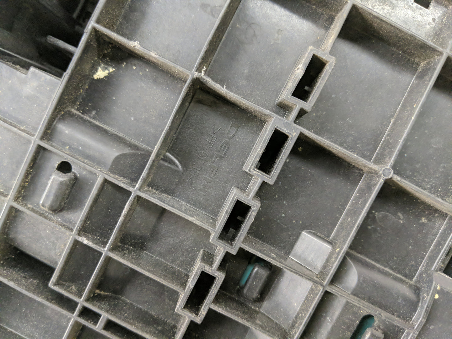 2014-2016 Chevrolet Malibu Fusebox Fuse Box Panel Relay Module Fits Fits 2014 2015 2016 OEM Used Auto Parts - Oemusedautopar