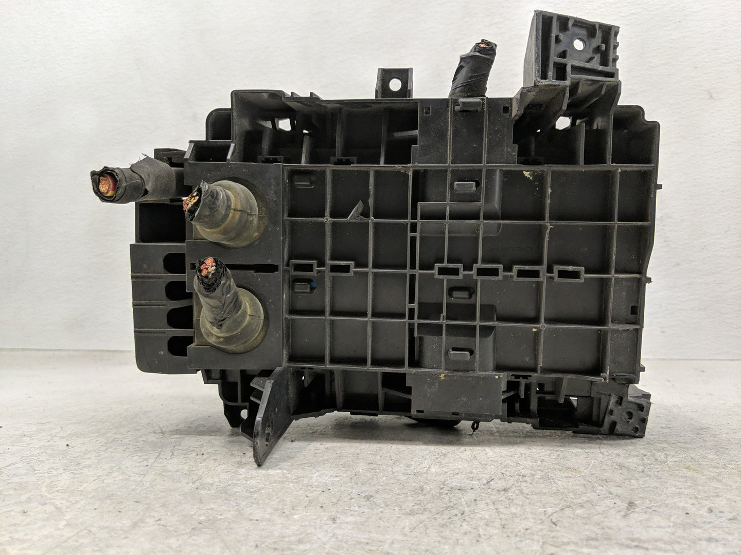 2014-2016 Chevrolet Malibu Fusebox Fuse Box Panel Relay Module Fits Fits 2014 2015 2016 OEM Used Auto Parts - Oemusedautopar