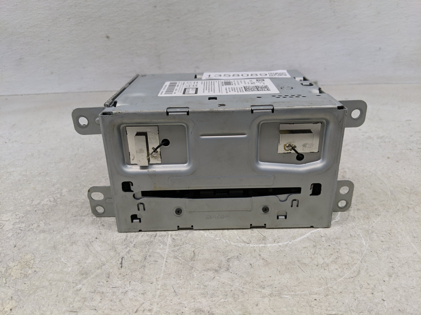 2015-2016 Chevrolet Malibu Radio AM FM Cd Player Receiver Replacement P/N:2347 7343 Fits Fits 2015 2016 OEM Used Auto Parts 
