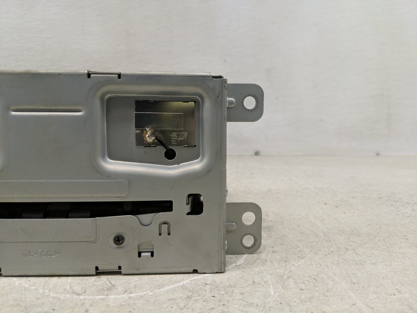 2015-2016 Chevrolet Malibu Radio AM FM Cd Player Receiver Replacement P/N:2347 7343 Fits Fits 2015 2016 OEM Used Auto Parts 