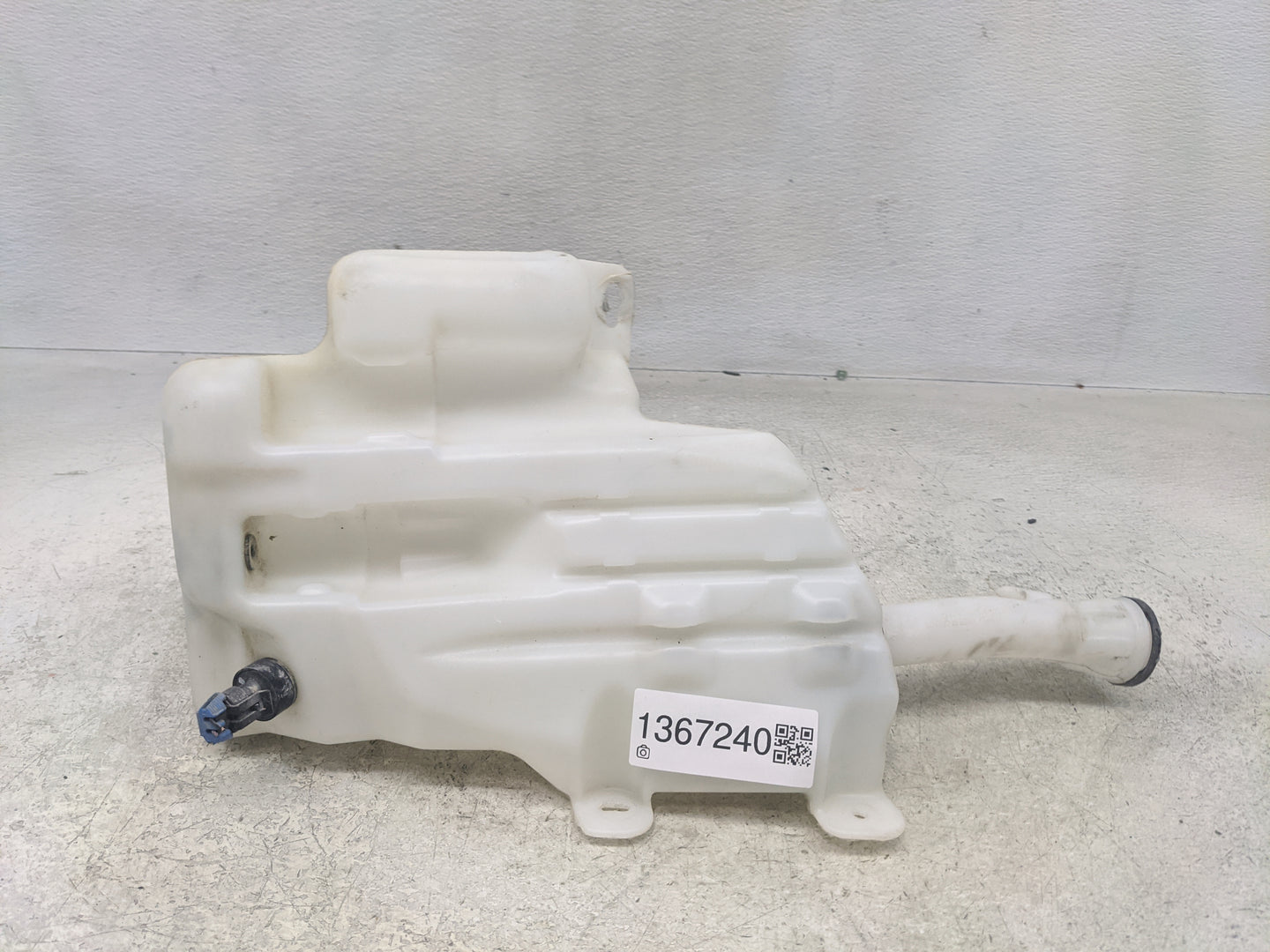 2013-2016 Chevrolet Malibu Windshield Washer Fluid Reservoir Bottle Oem - Oemusedautoparts1.com
