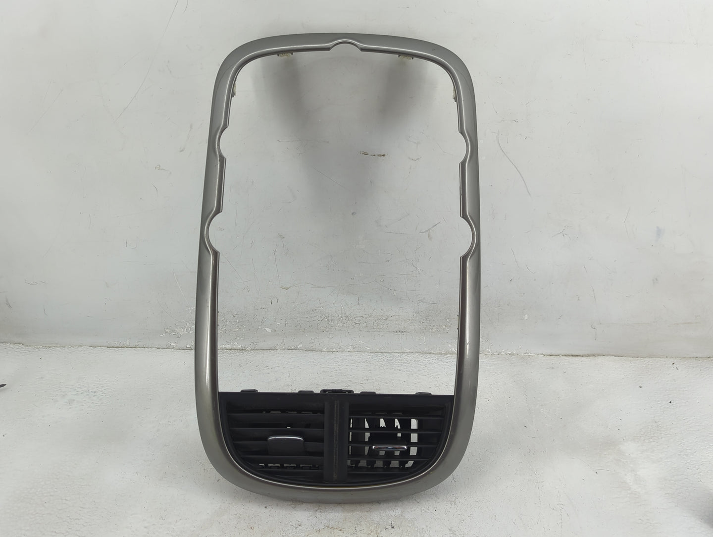 2015 Chevrolet Malibu Information Radio Display Screen Bezel Vents 1376548 - Oemusedautoparts1.com