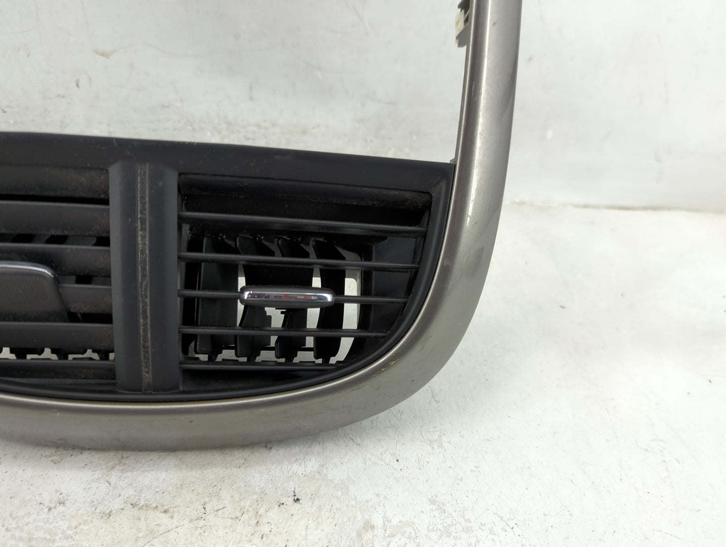 2015 Chevrolet Malibu Information Radio Display Screen Bezel Vents 1376548 - Oemusedautoparts1.com