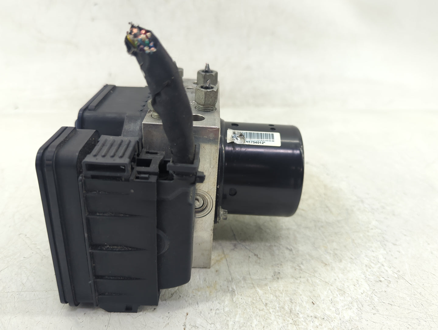 2013-2016 Chevrolet Malibu ABS Pump Control Module Replacement P/N:22863598 Fits Fits 2012 2013 2014 2015 2016 OEM Used Auto