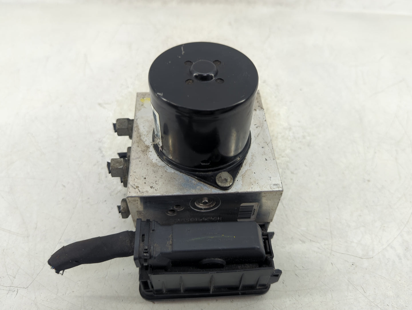 2013-2016 Chevrolet Malibu ABS Pump Control Module Replacement P/N:22863598 Fits Fits 2012 2013 2014 2015 2016 OEM Used Auto