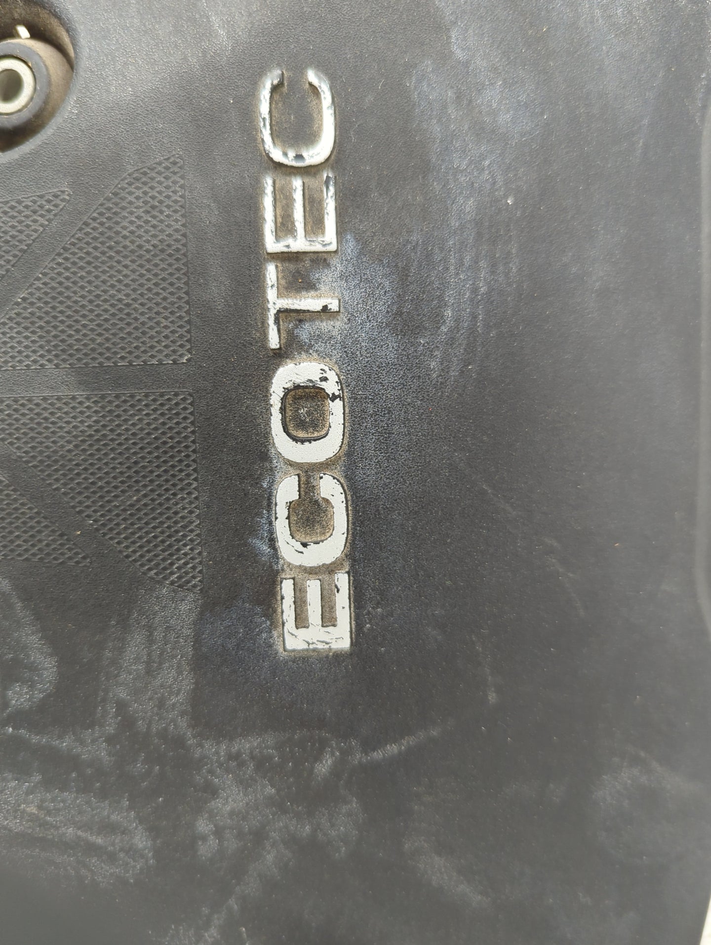 2015 Chevrolet Malibu Engine Cover - Oemusedautoparts1.com
