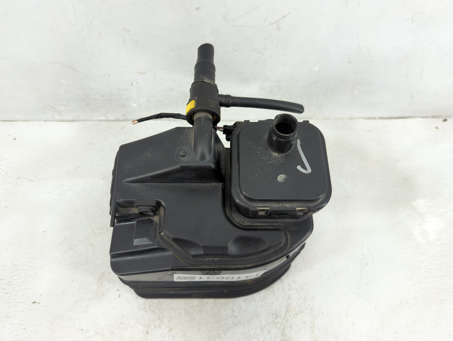 2015 Chevrolet Malibu Fuel Vapor Charcoal Canister 1410631 - Oemusedautoparts1.com