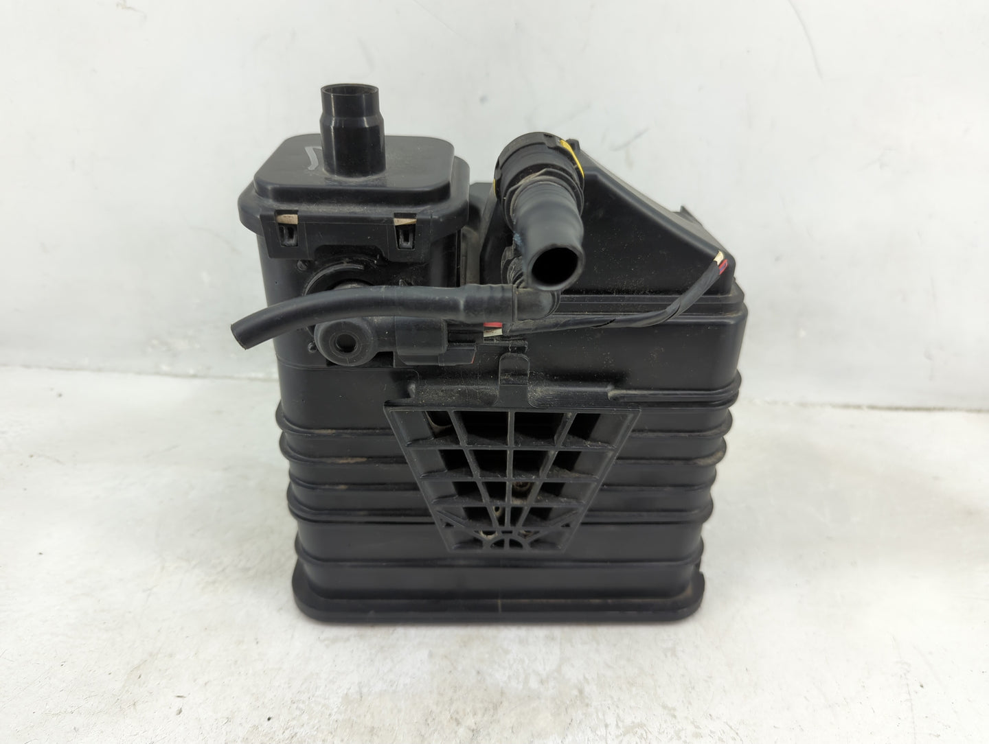 2015 Chevrolet Malibu Fuel Vapor Charcoal Canister - Oemusedautoparts1.com
