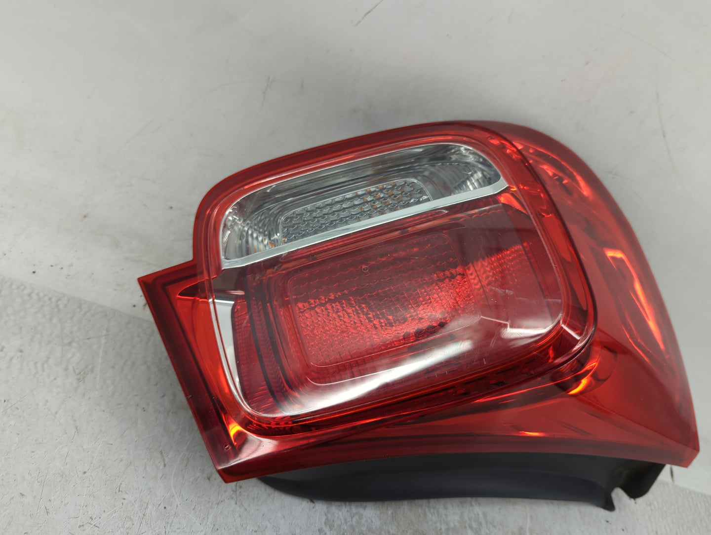 2013-2016 Chevrolet Malibu Tail Light Assembly Driver Left OEM Fits Fits 2013 2014 2015 2016 OEM Used Auto Parts - Oemusedau