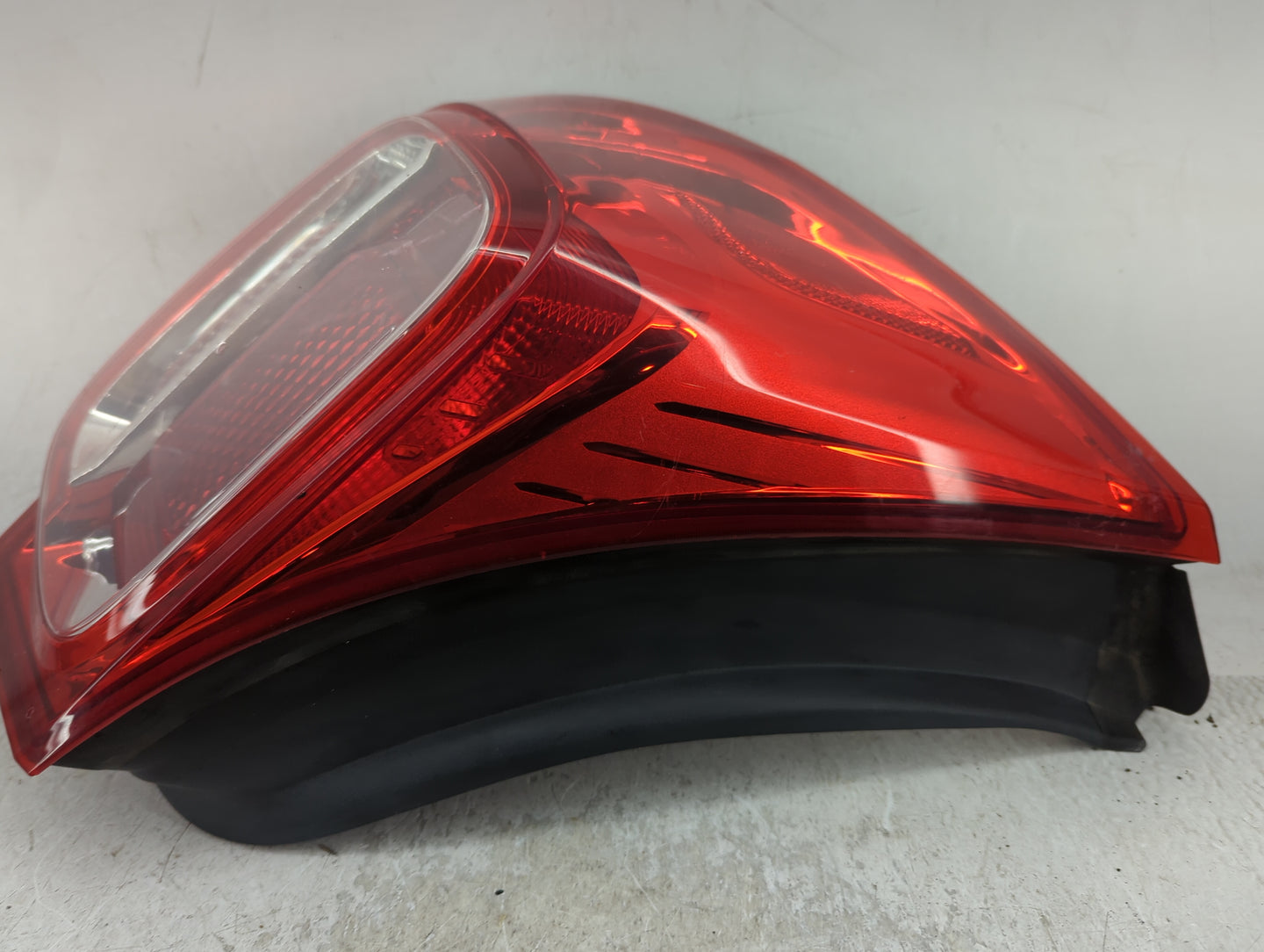 2013-2016 Chevrolet Malibu Tail Light Assembly Driver Left OEM Fits Fits 2013 2014 2015 2016 OEM Used Auto Parts - Oemusedau