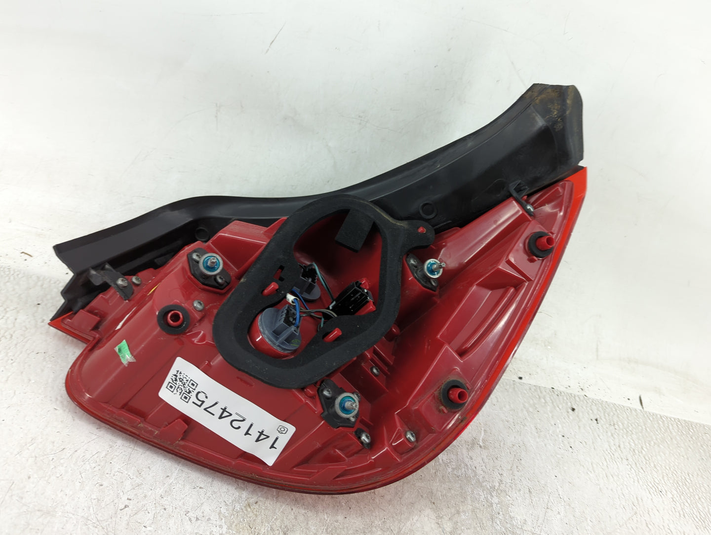 2013-2016 Chevrolet Malibu Tail Light Assembly Driver Left OEM Fits Fits 2013 2014 2015 2016 OEM Used Auto Parts - Oemusedau