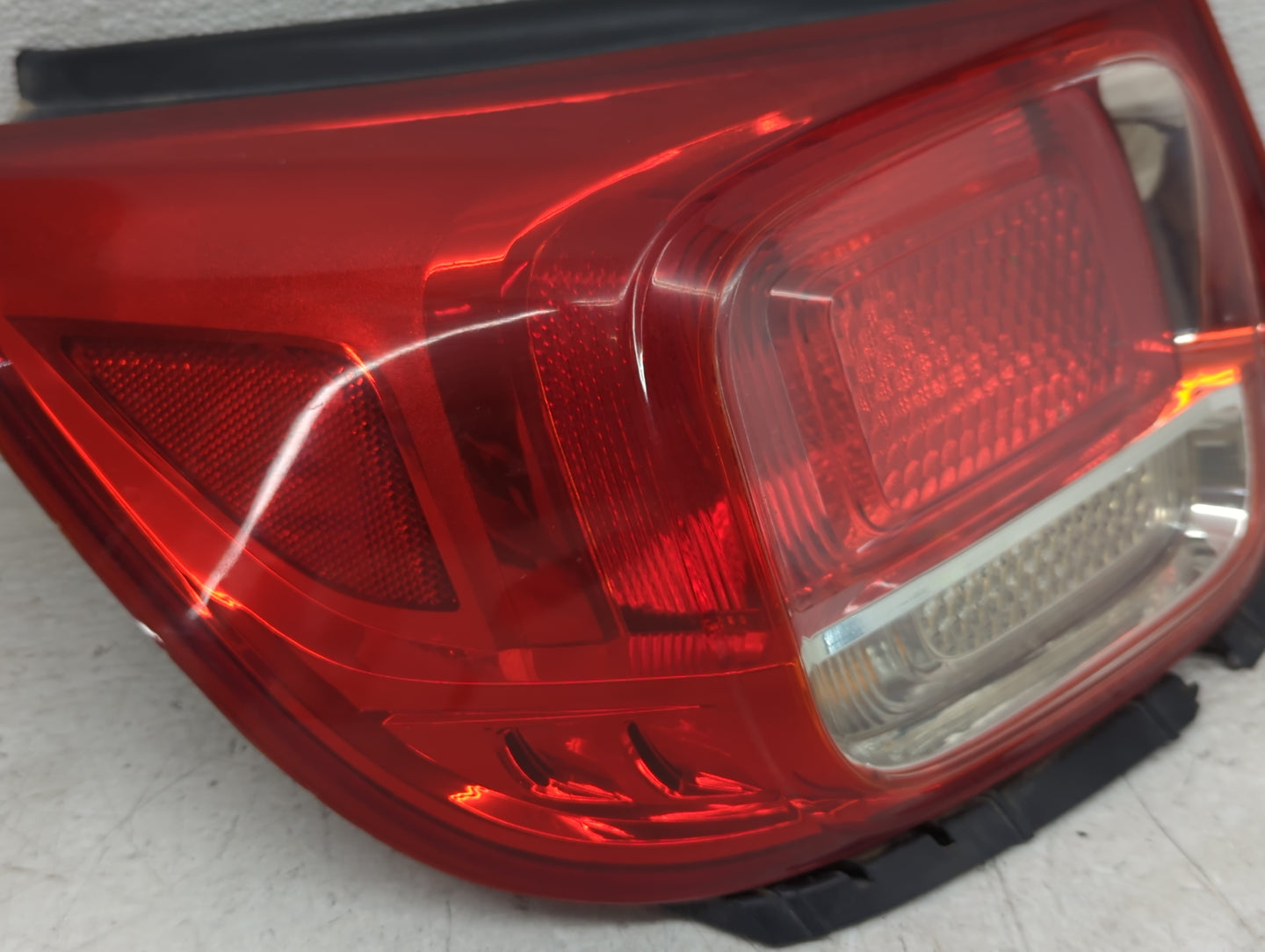 2013-2016 Chevrolet Malibu Tail Light Assembly Driver Left OEM Fits Fits 2013 2014 2015 2016 OEM Used Auto Parts - Oemusedau