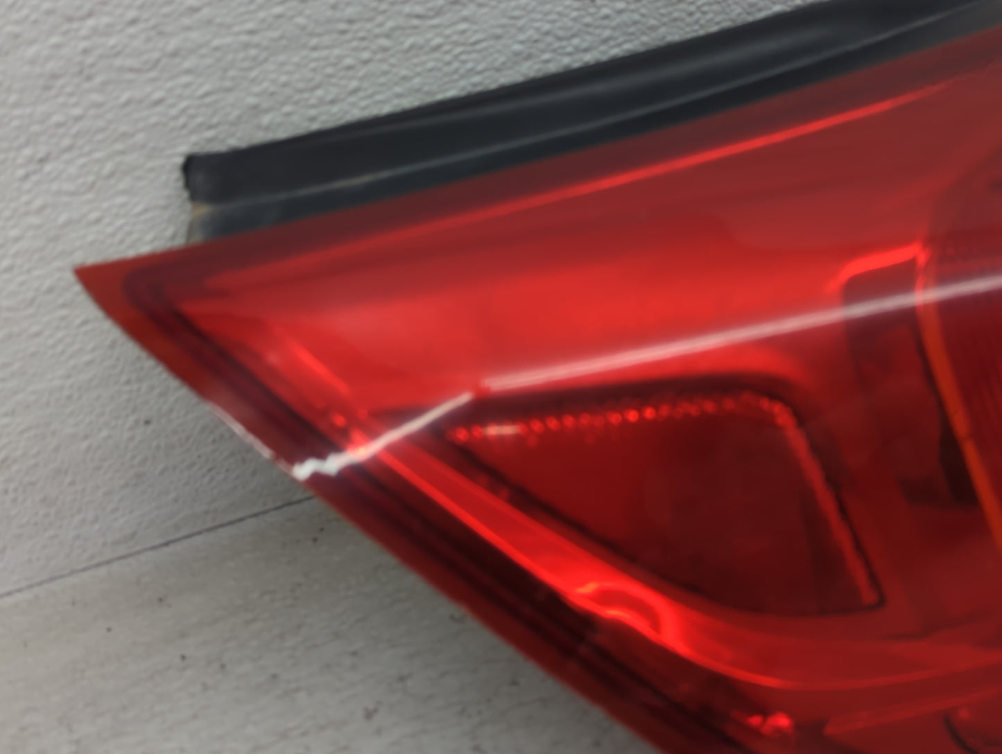 2013-2016 Chevrolet Malibu Tail Light Assembly Driver Left OEM Fits Fits 2013 2014 2015 2016 OEM Used Auto Parts - Oemusedau