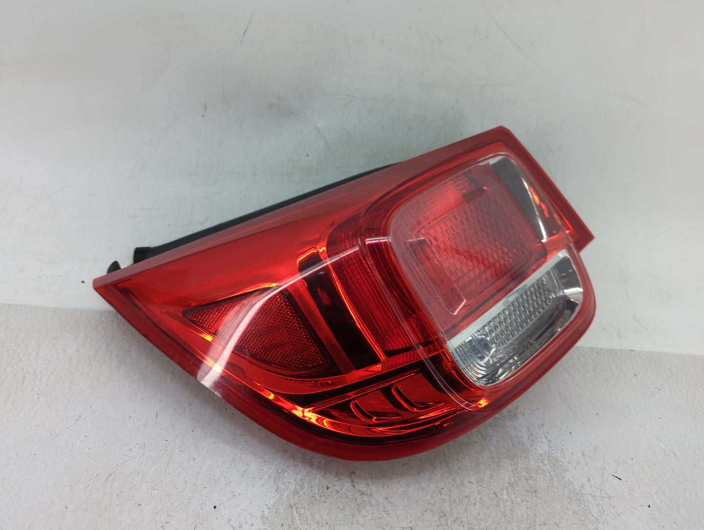 2013-2016 Chevrolet Malibu Tail Light Assembly Driver Left OEM Fits Fits 2013 2014 2015 2016 OEM Used Auto Parts - Oemusedau