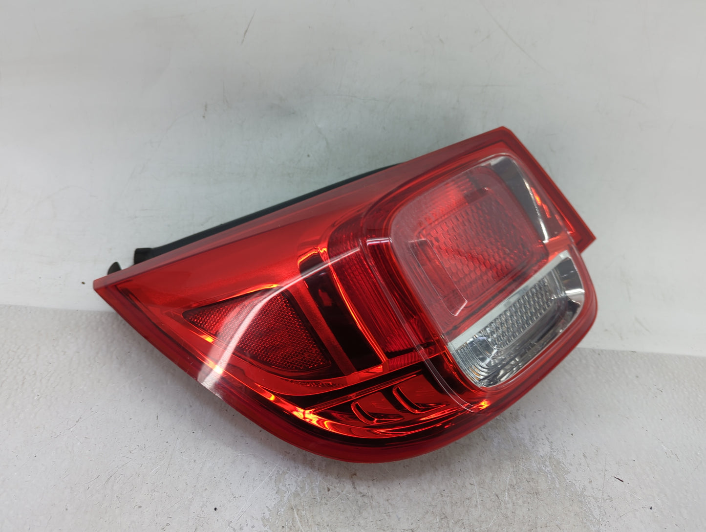 2013-2016 Chevrolet Malibu Tail Light Assembly Driver Left OEM Fits Fits 2013 2014 2015 2016 OEM Used Auto Parts - Oemusedau