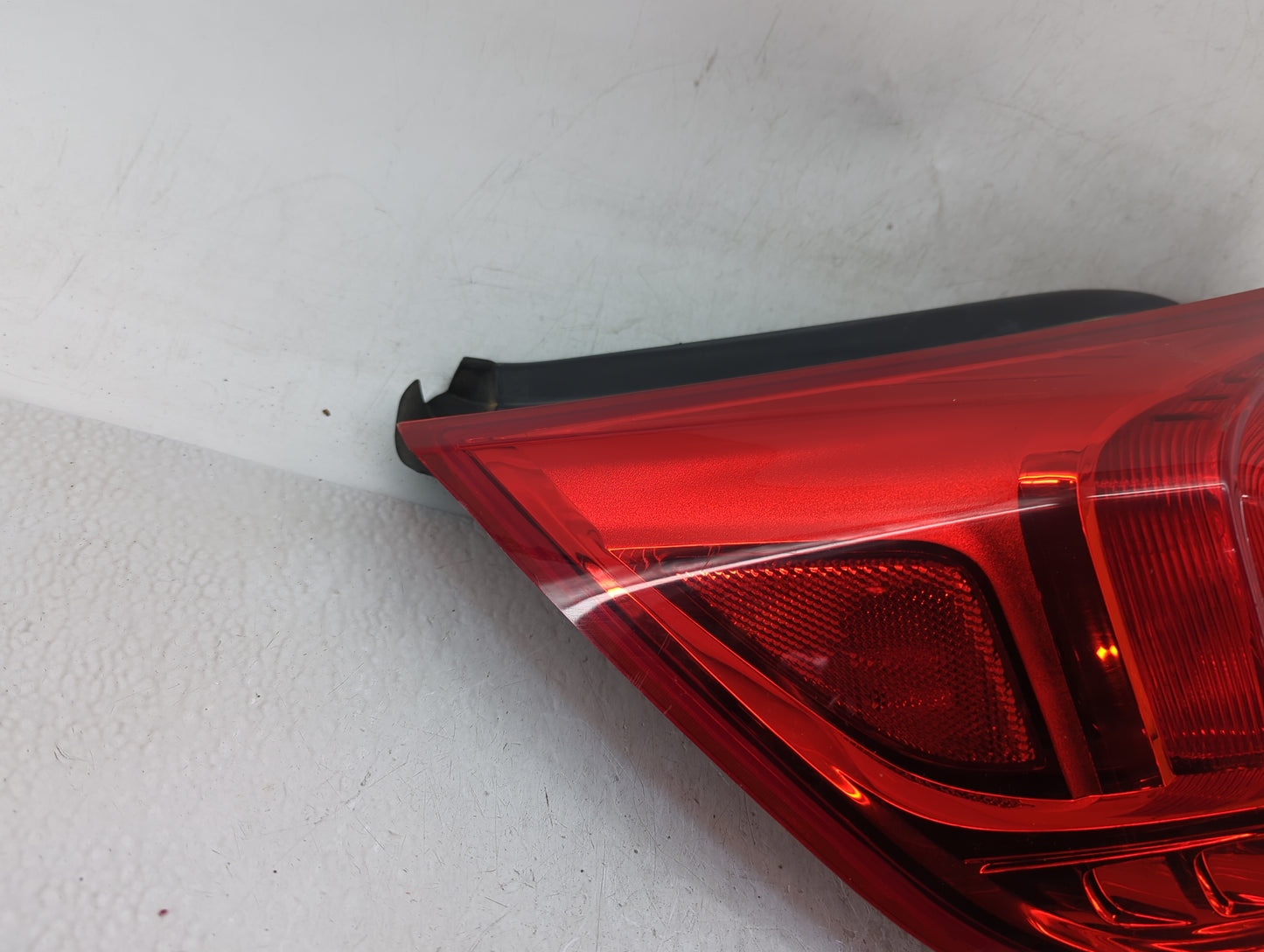 2013-2016 Chevrolet Malibu Tail Light Assembly Driver Left OEM Fits Fits 2013 2014 2015 2016 OEM Used Auto Parts - Oemusedau