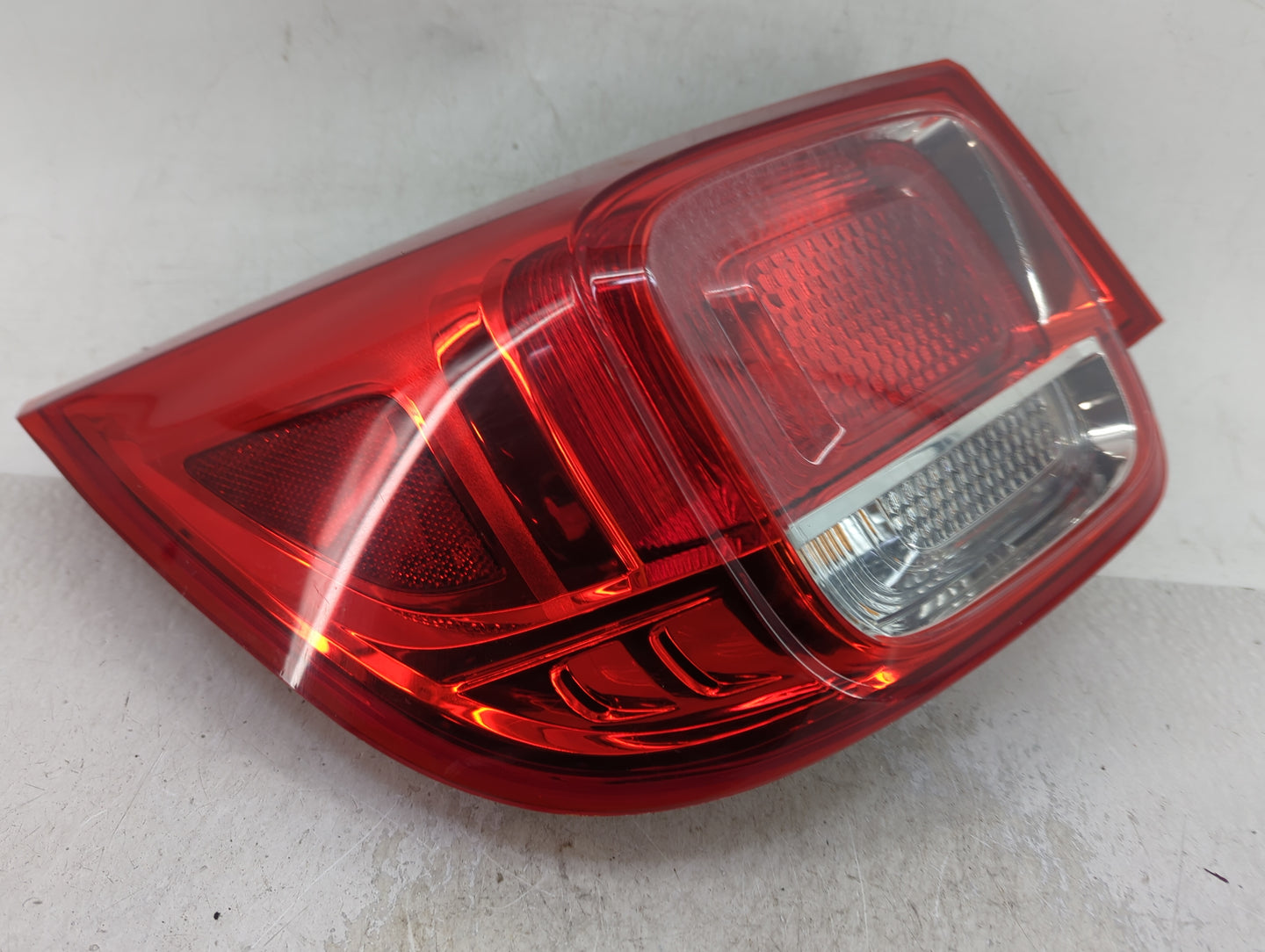 2013-2016 Chevrolet Malibu Tail Light Assembly Driver Left OEM Fits Fits 2013 2014 2015 2016 OEM Used Auto Parts - Oemusedau