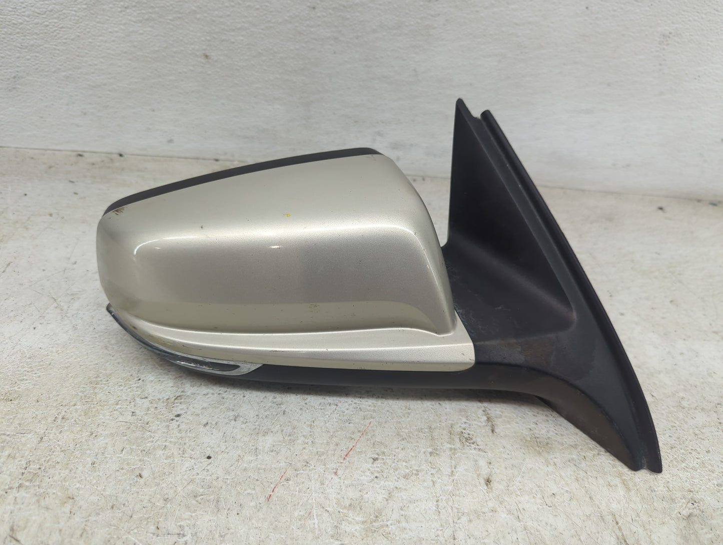 2014-2016 Chevrolet Malibu Passenger Side View Mirror - Right Door Mirror OEM Used - Oemusedautoparts1.com