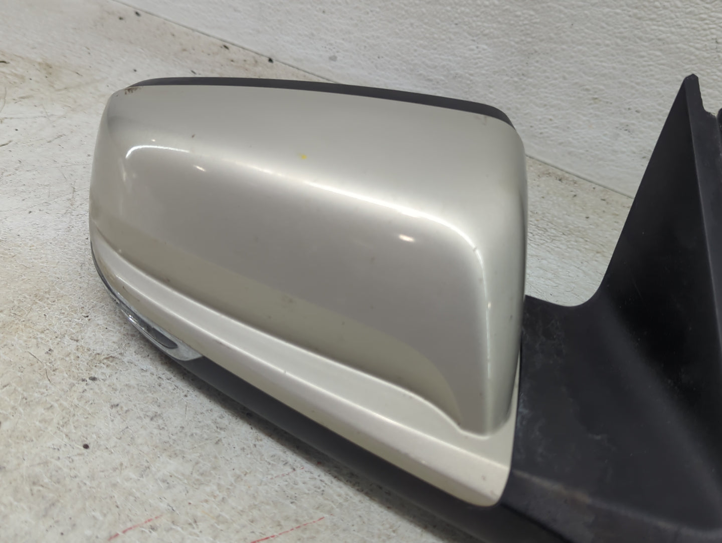 2014-2016 Chevrolet Malibu Passenger Side View Mirror - Right Door Mirror OEM Used - Oemusedautoparts1.com