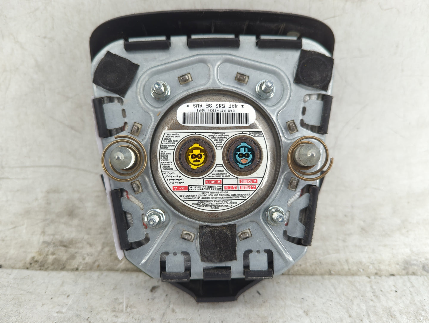 2015 Chevrolet Malibu Air Bag Driver Left Steering Wheel Mounted - Oemusedautoparts1.com