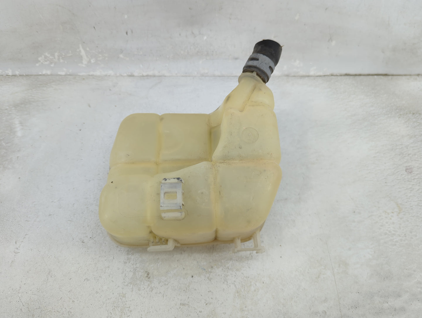 2013 Chevrolet Malibu Radiator Coolant Overflow Expansion Tank Bottle 1459197 - Oemusedautoparts1.com