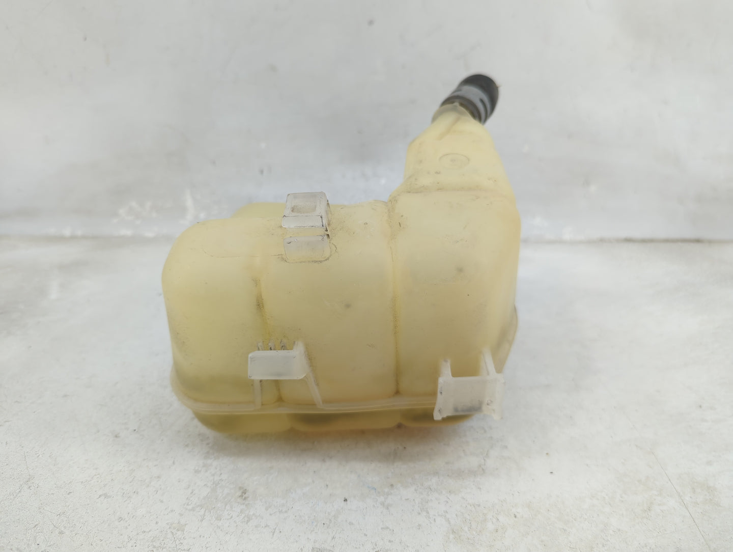 2013 Chevrolet Malibu Radiator Coolant Overflow Expansion Tank Bottle 1459197 - Oemusedautoparts1.com